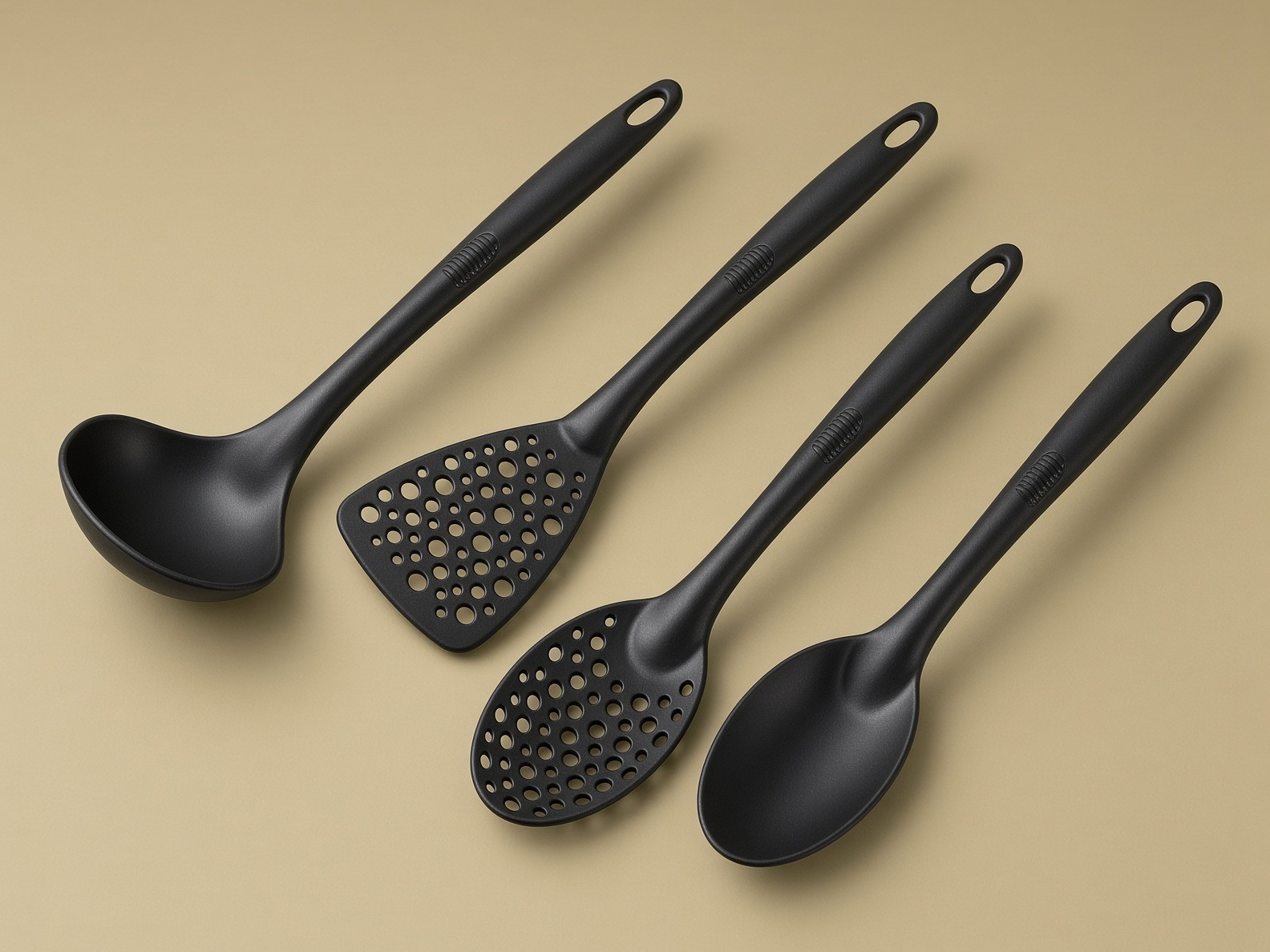 Set Usensile de Servit Masa din Plastic Negru - 4buc